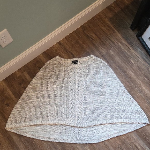 White House Black Market Cream With Metallic Thread Textured Knit Poncho Med - Picture 8 of 9